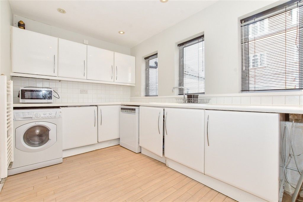 Property photo 3 of 12 Kitchen