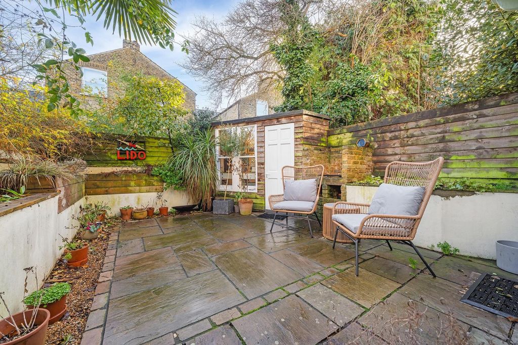 Property photo 3 of 18 Garden (3).Jpg