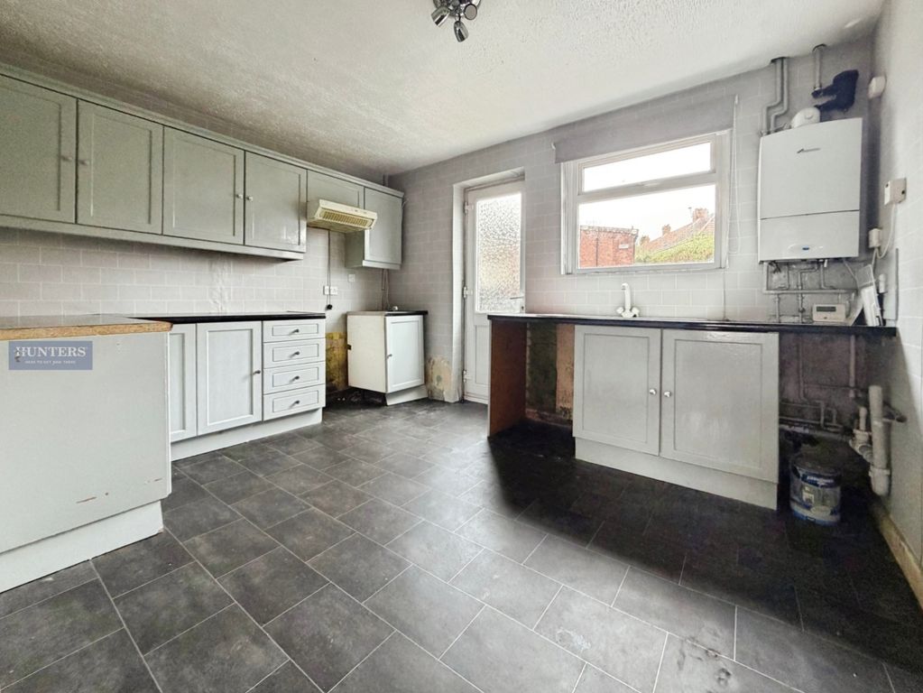 Property photo 3 of 21 Kitchen