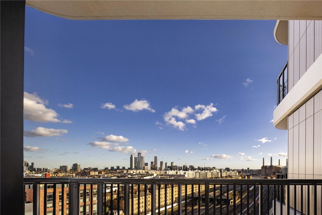 Property photo 1 of 15 Balcony