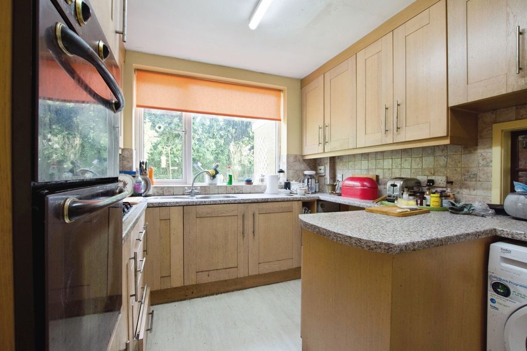 Property photo 2 of 7 Photo