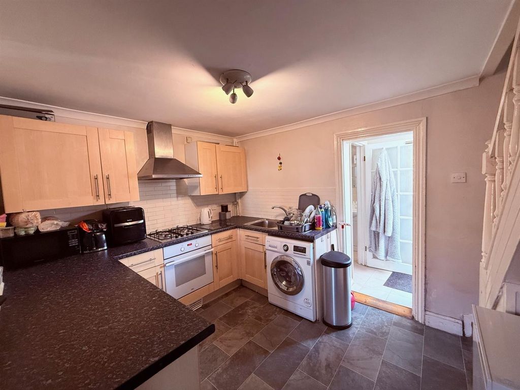 Property photo 2 of 6 Kitchen.Jpg