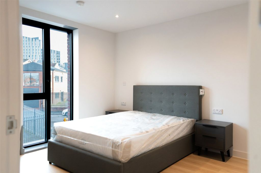 Property photo 3 of 30 Picture No. 02