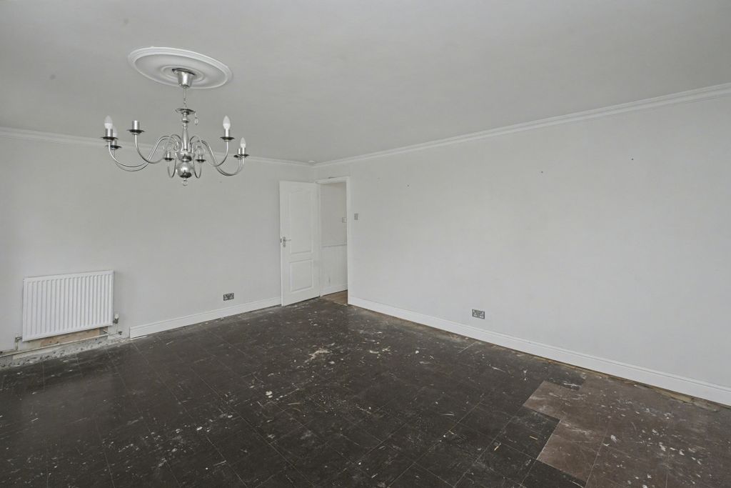 Property photo 3 of 18 70 Mallard Walk, Sidcup, Kent, Da14 6Sq