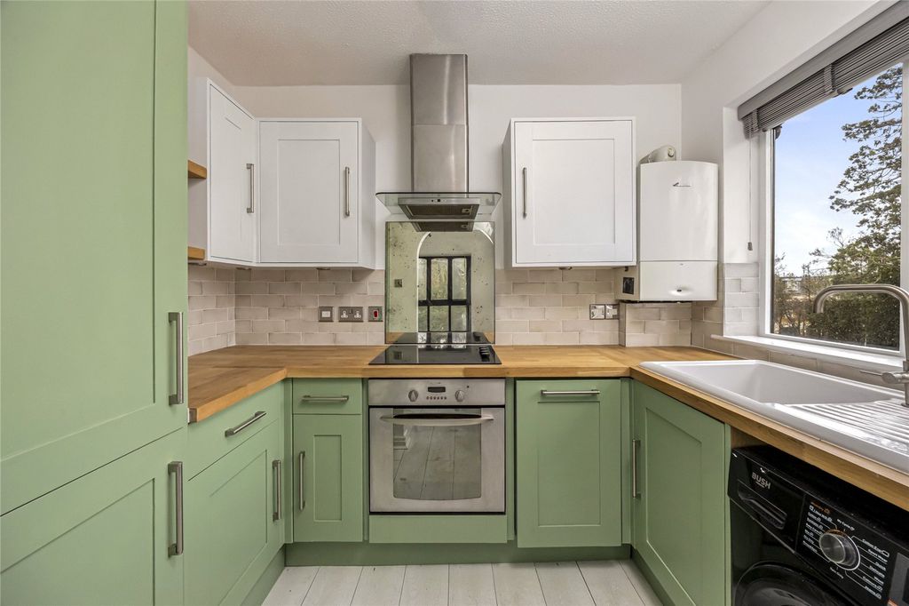 Property photo 3 of 11 Kitchen