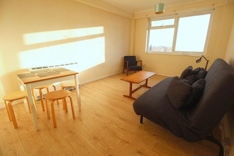 Property photo 2 of 8 Photo 7