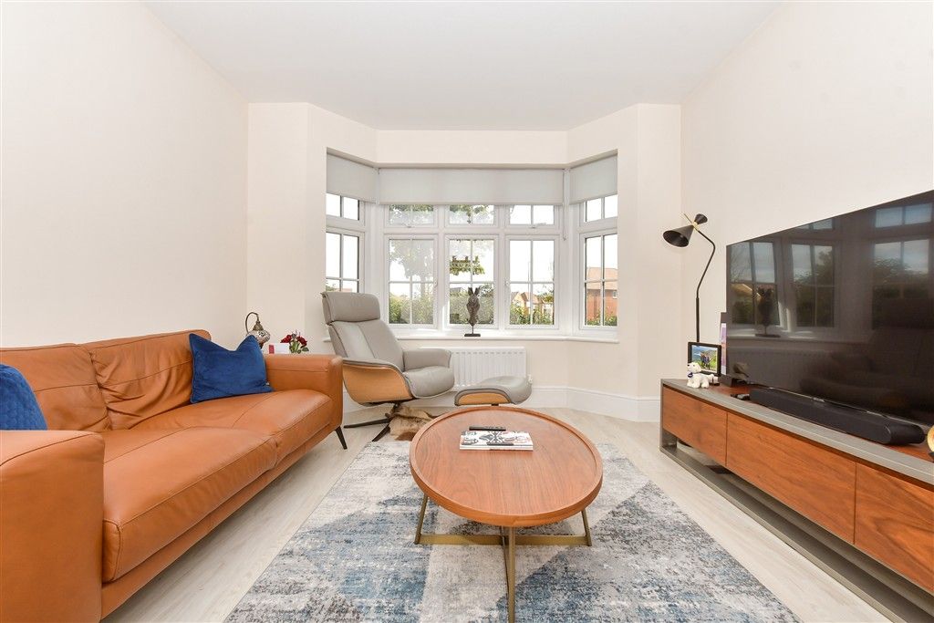 Property photo 2 of 14 Lounge