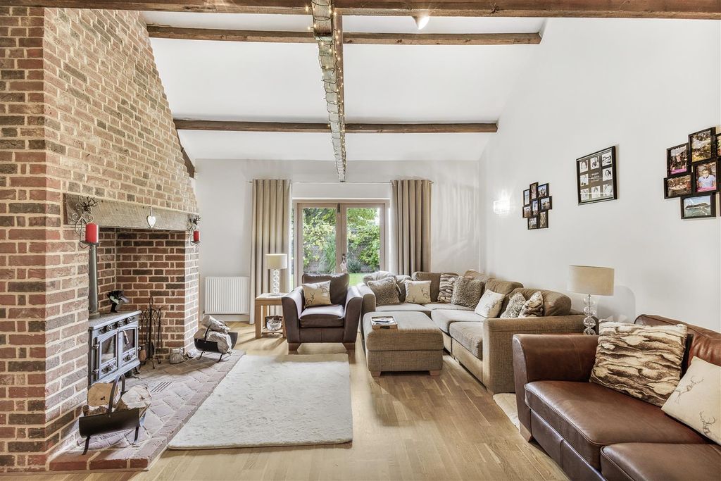 Property photo 3 of 27 Living Room