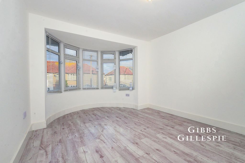 Property photo 3 of 10 Photo