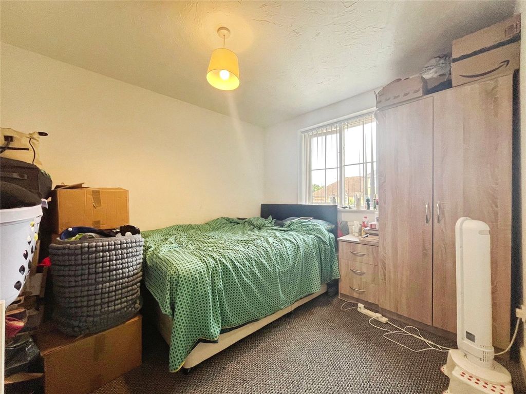 Property photo 2 of 6 Room