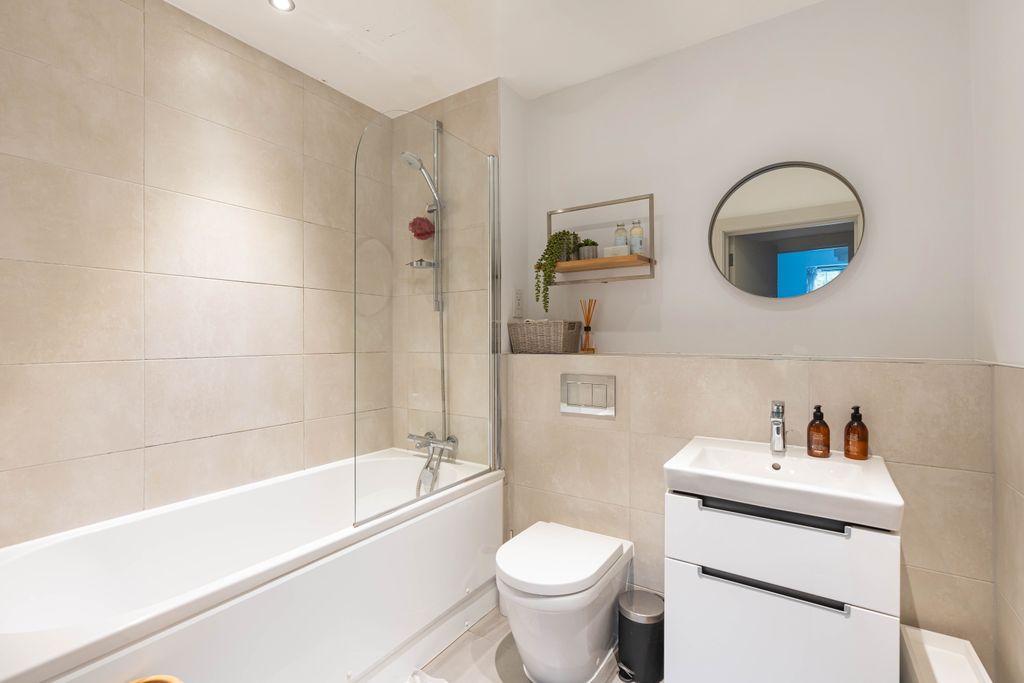 Property photo 3 of 8 Bathroom