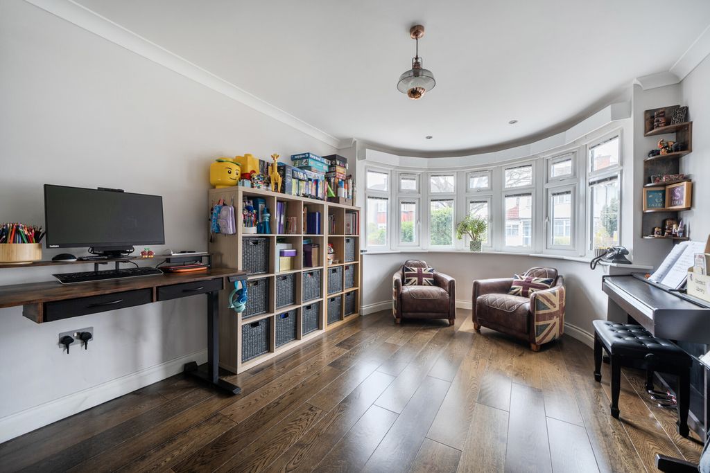 Property photo 2 of 21 1429719-19-69c430...