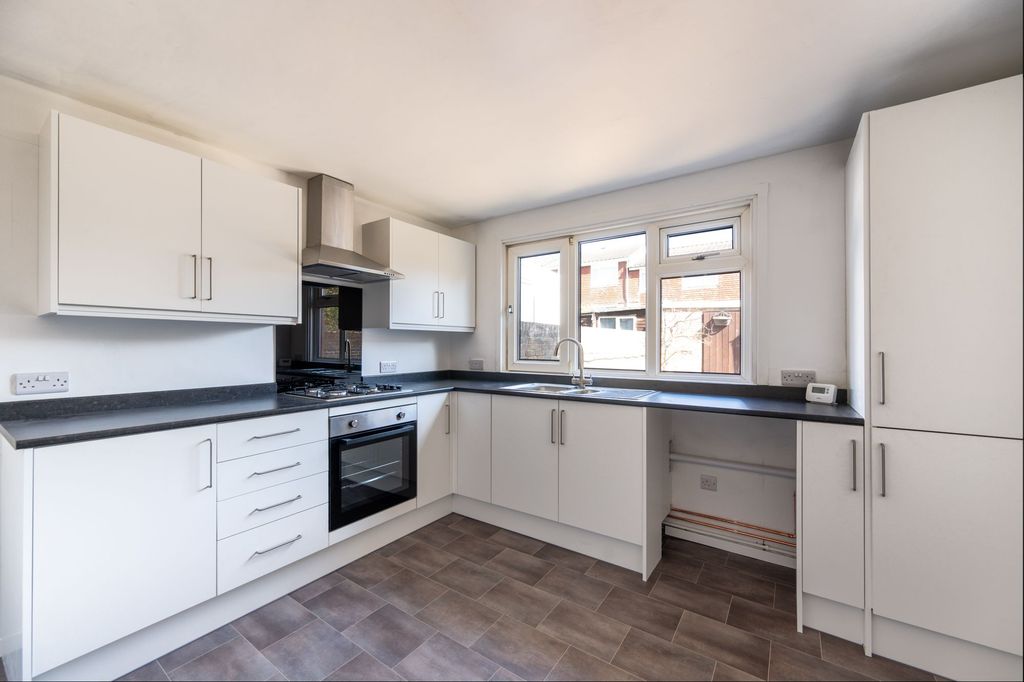 Property photo 3 of 13 Kitchen