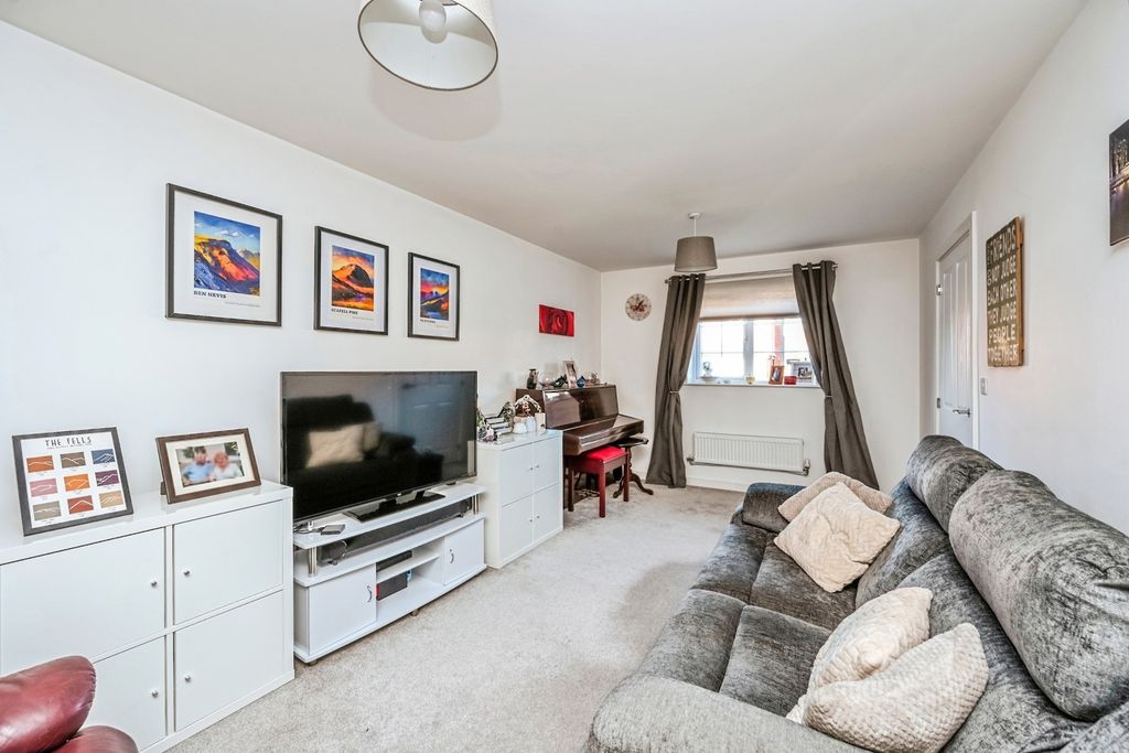 Property photo 3 of 17 Photo