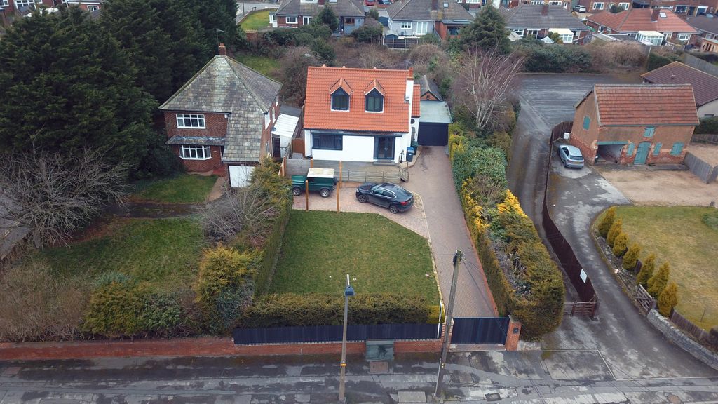 Property photo 1 of 20 Front Raised Shot - Cusworth Lane