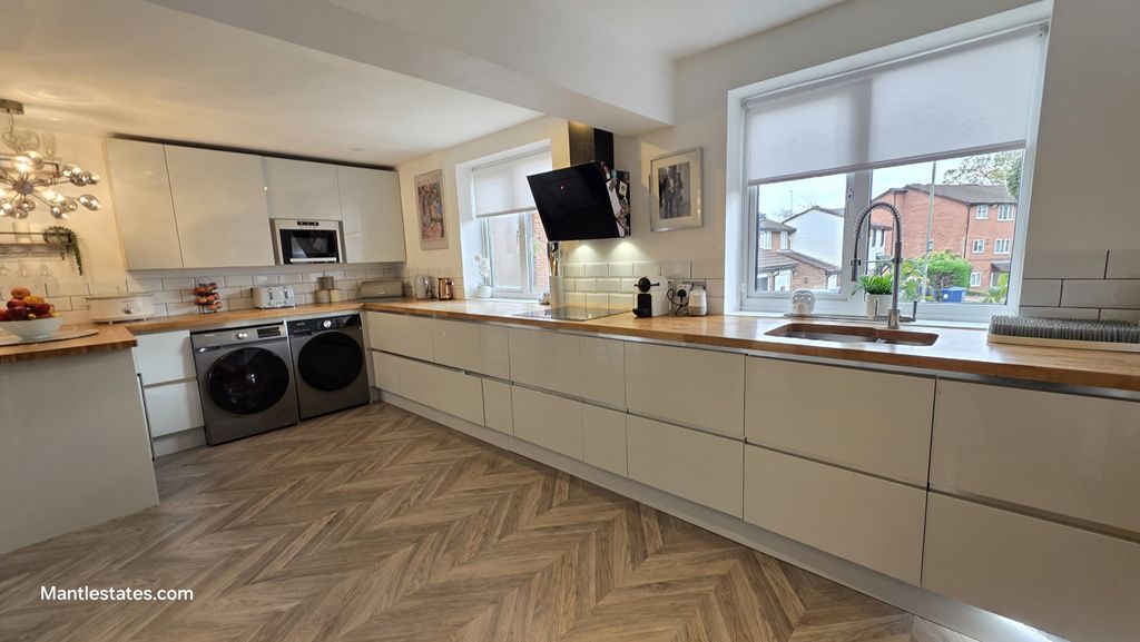 Property photo 2 of 26 Kitchen Area