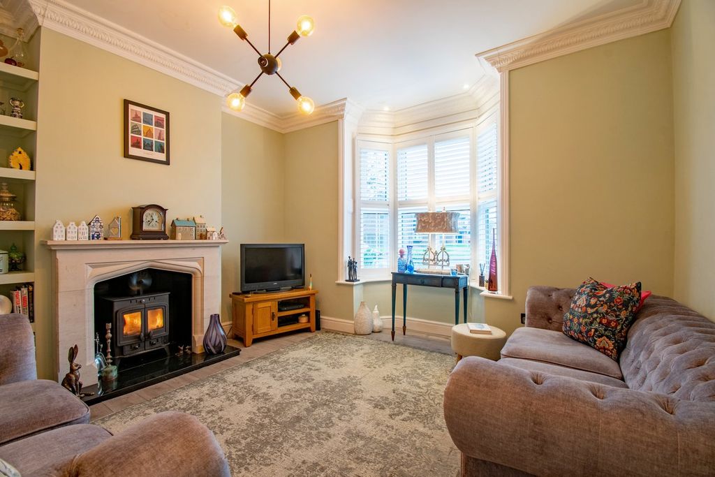 Property photo 2 of 25