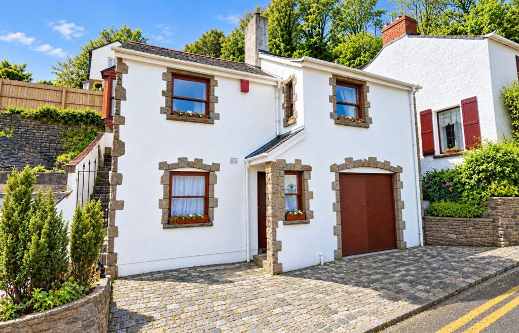 Property photo 1 of 18