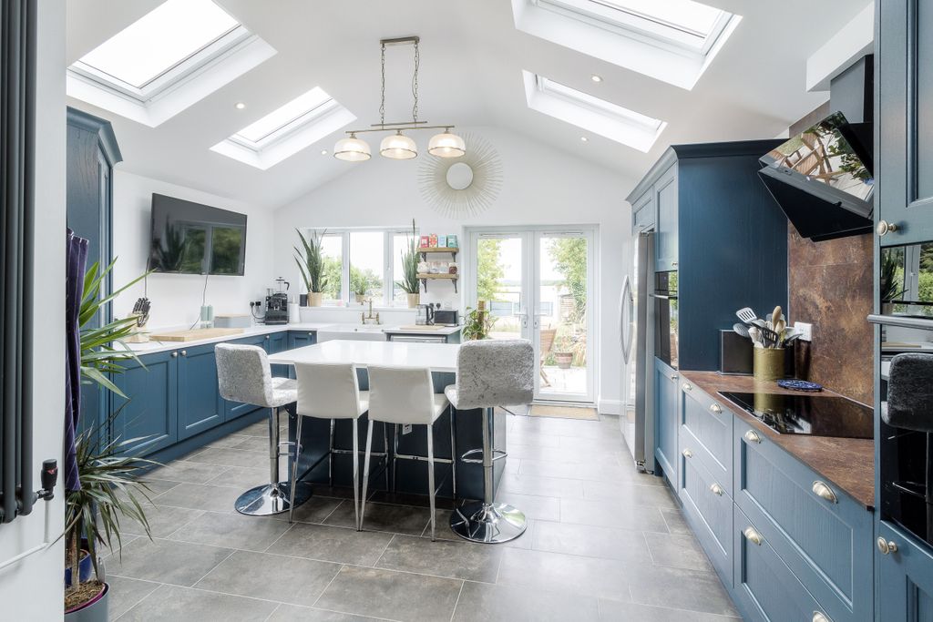 Property photo 2 of 20