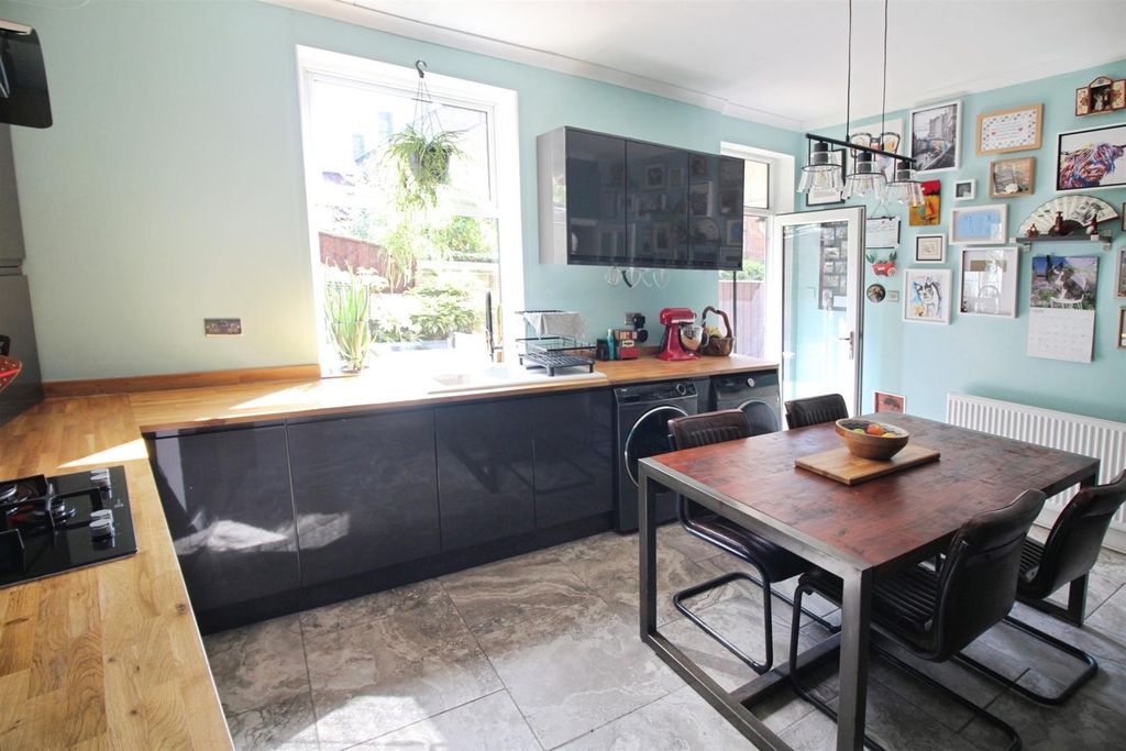 Property photo 3 of 15 Kitchen/Diner
