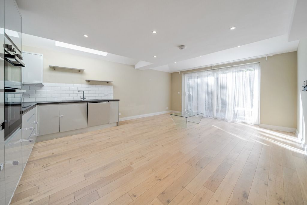 Property photo 1 of 8 1531040-11-6Ac7Be...