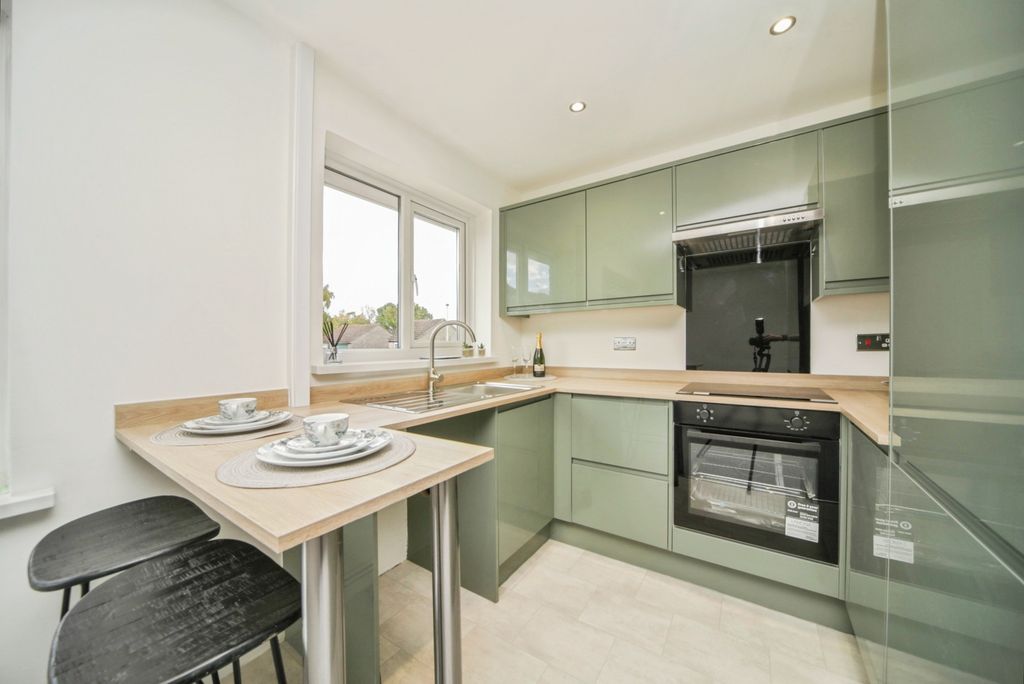 Property photo 2 of 16 Photo