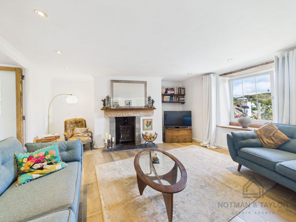 Property photo 3 of 28