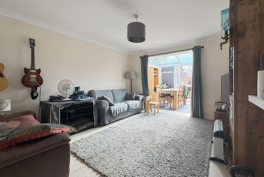 Property photo 3 of 7 33 Db Sitting Room