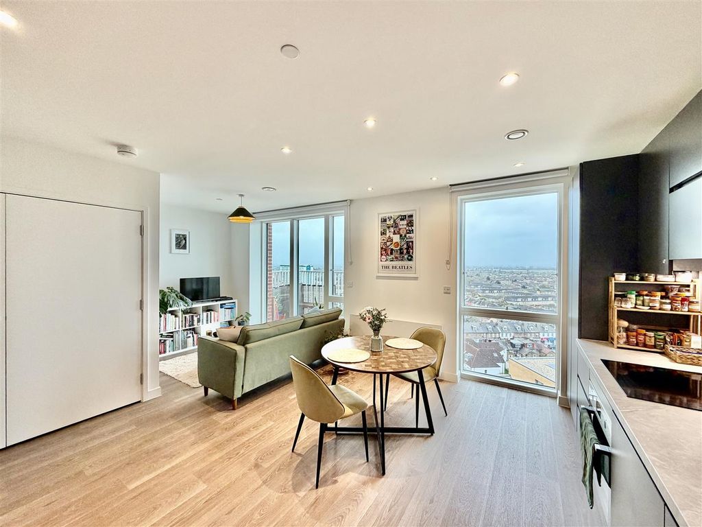 Property photo 2 of 12 Reception Room