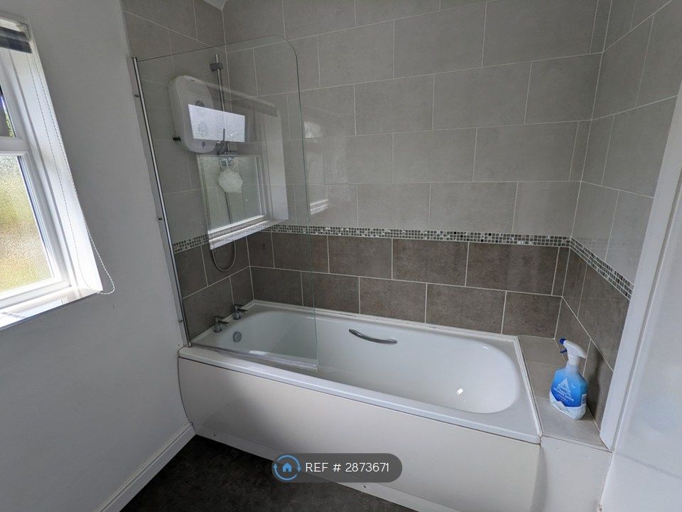 Property photo 3 of 34 Bathroom