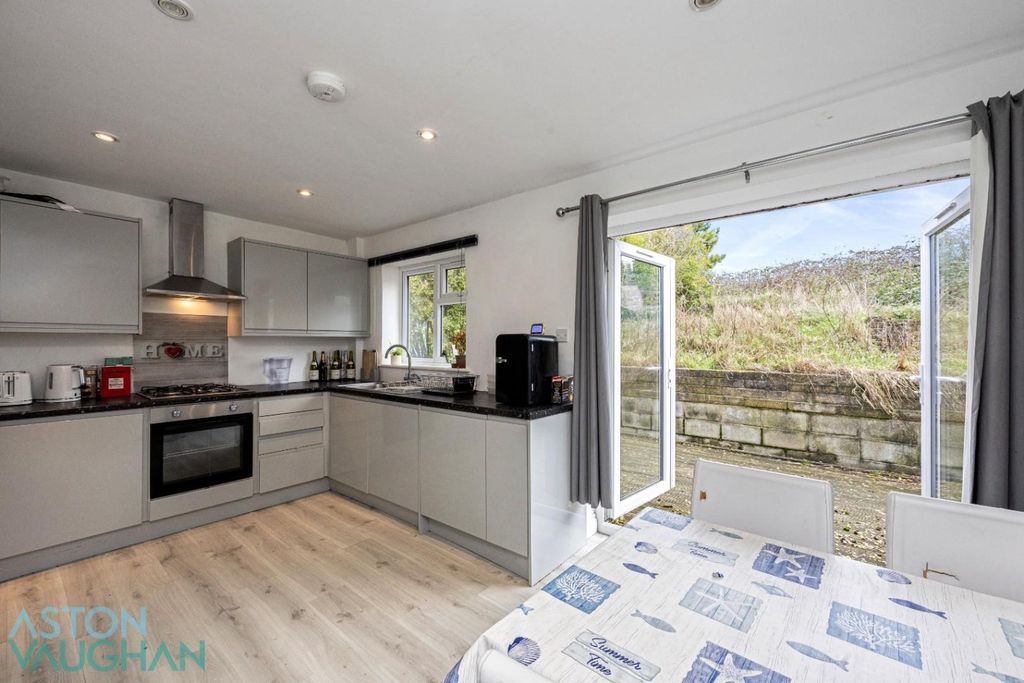 Property photo 1 of 9 4630160