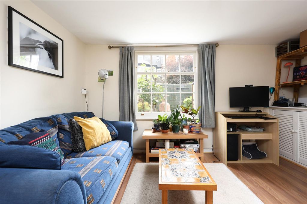 Property photo 3 of 11