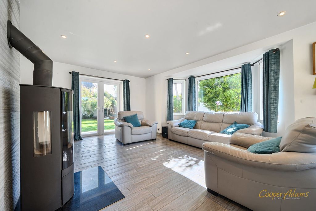 Property photo 3 of 21 Sitting Room