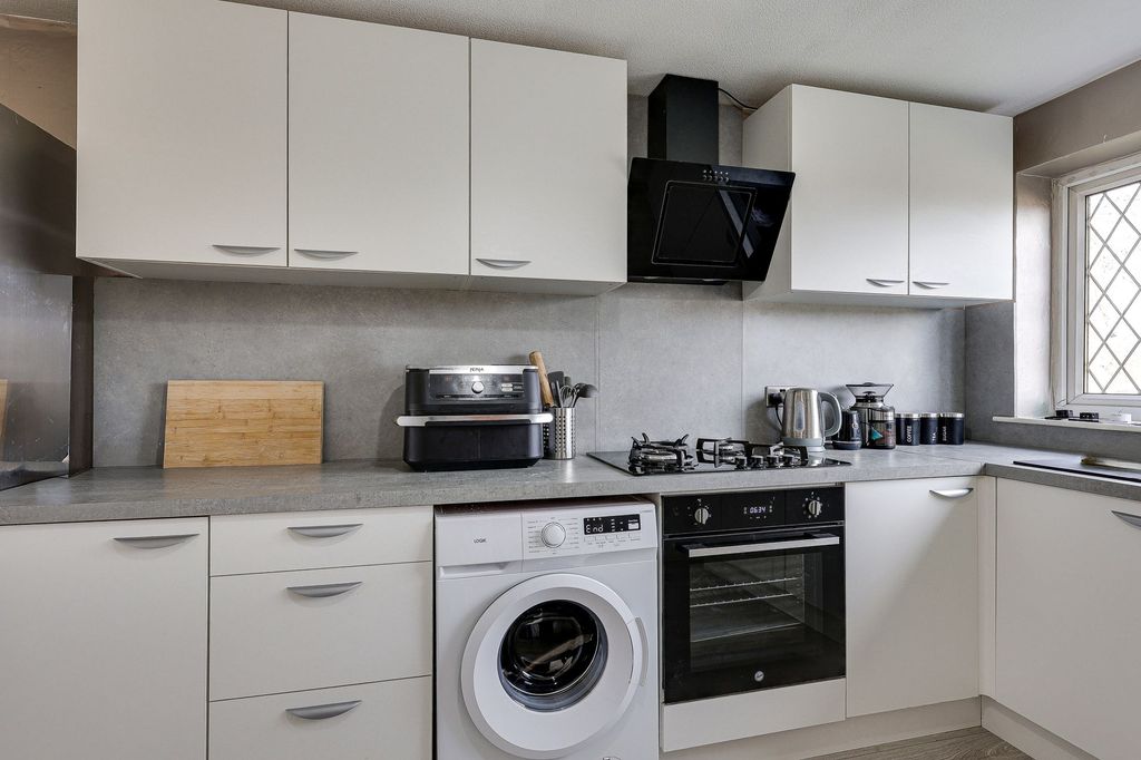 Property photo 2 of 24