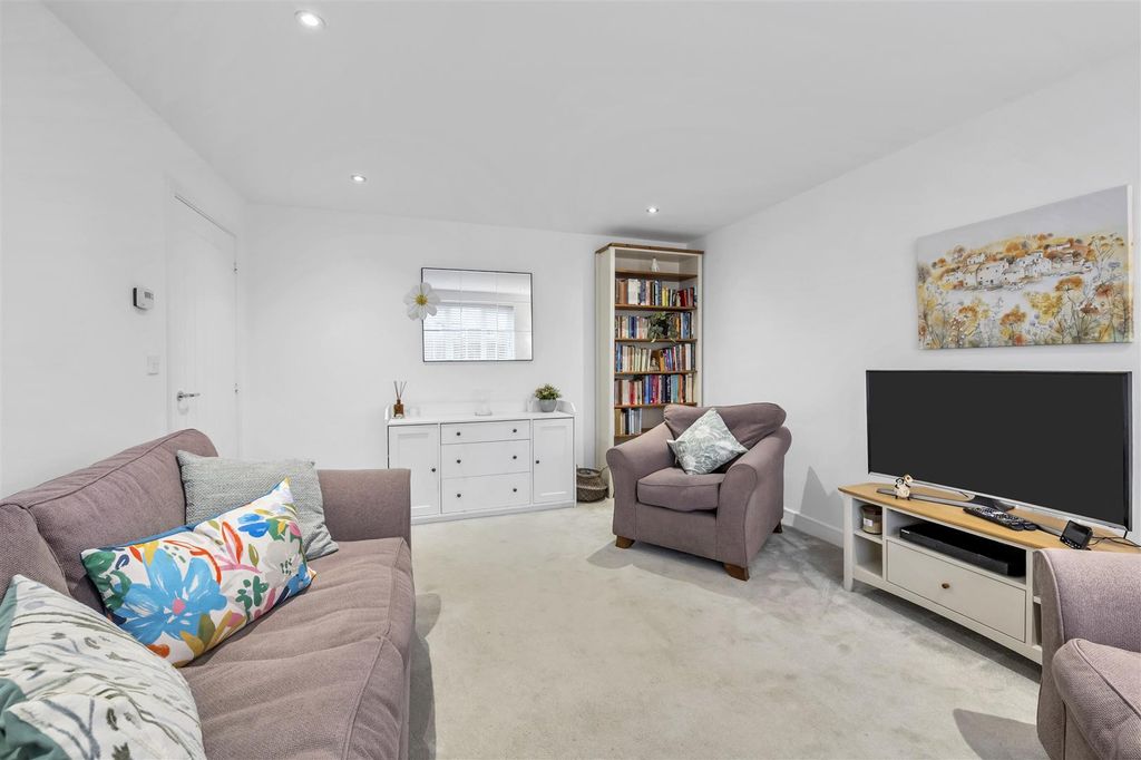 Property photo 3 of 18 Dcp_9116.Jpg