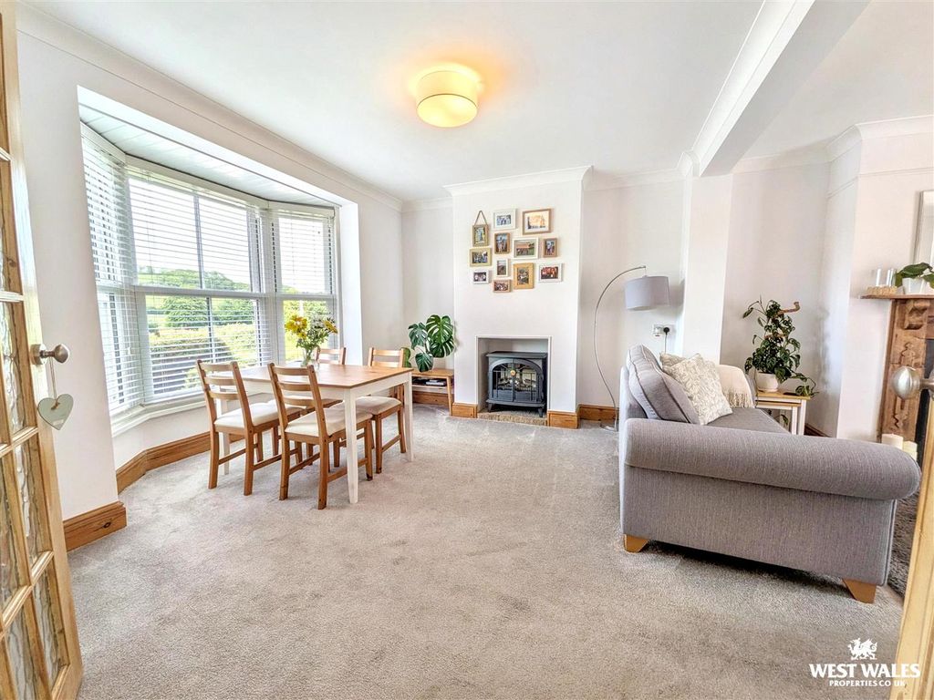 Property photo 3 of 24 7742.Jpg
