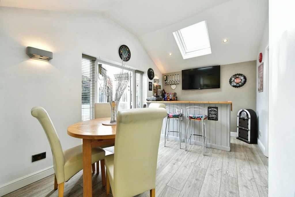 Property photo 3 of 19 Pbox-Img.Jpg