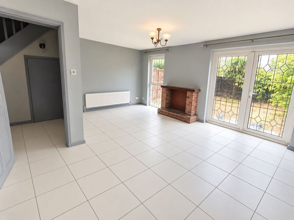 Property photo 3 of 11 Living Room