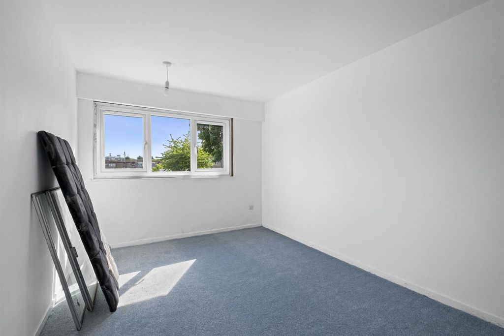 Property photo 1 of 9 1