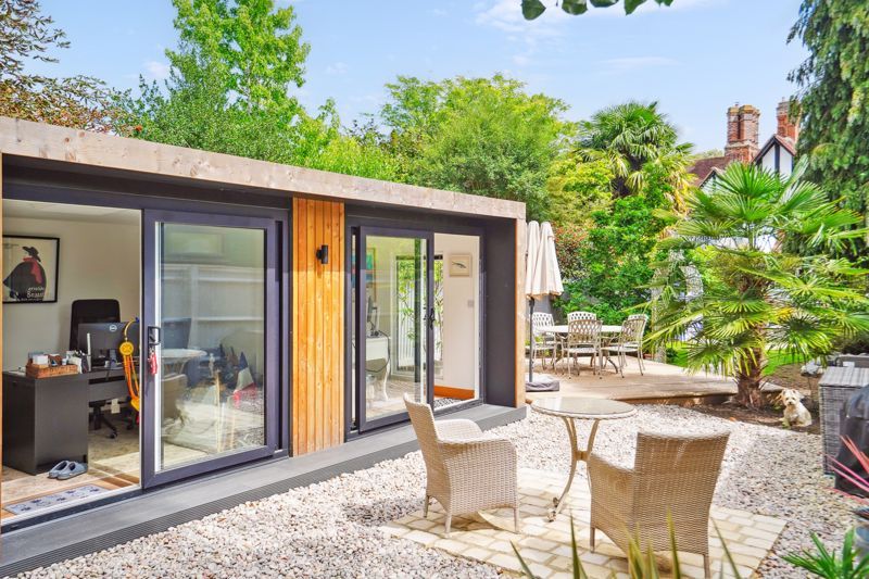 Property photo 3 of 12 Garden Cabin