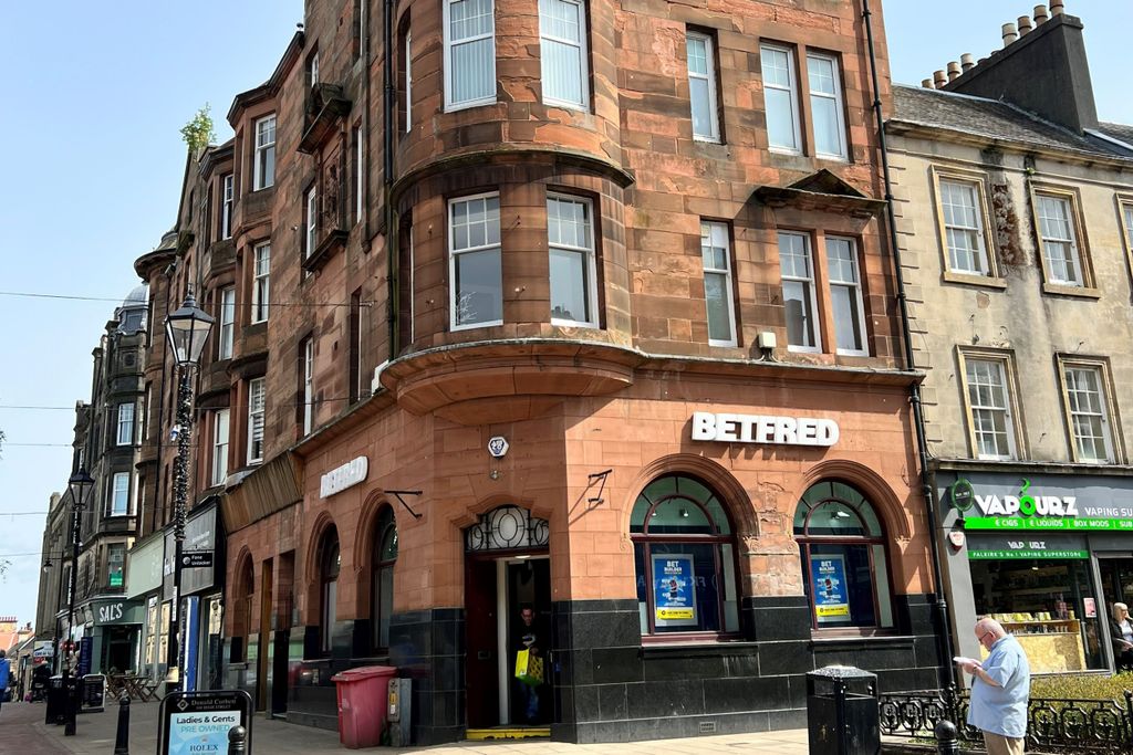 Property photo 3 of 7 98 High Street, Falkirk, Scotland, Fk1 1Nw