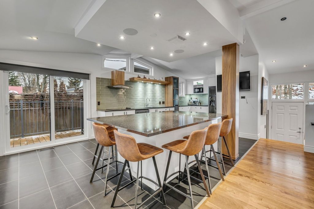 Property photo 3 of 37