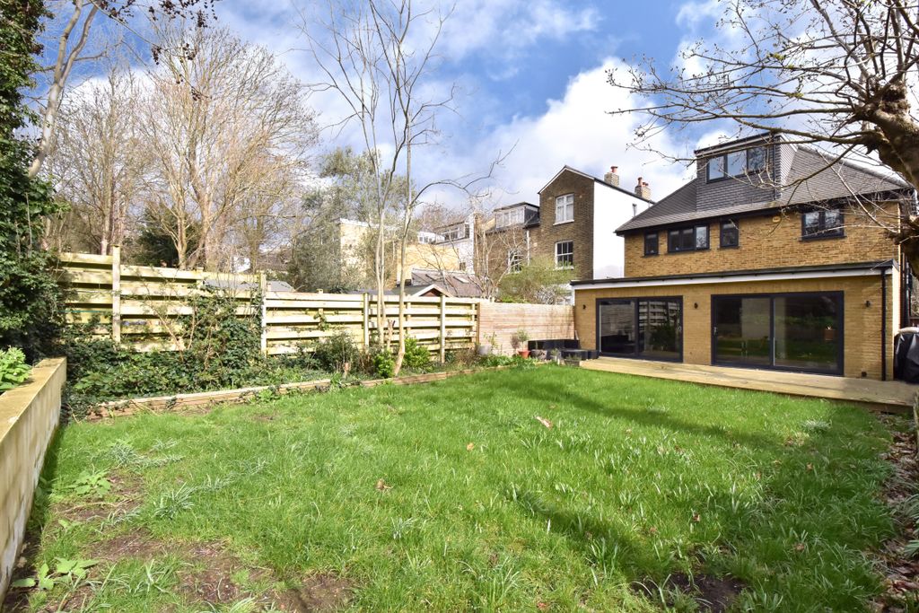 Property photo 2 of 24