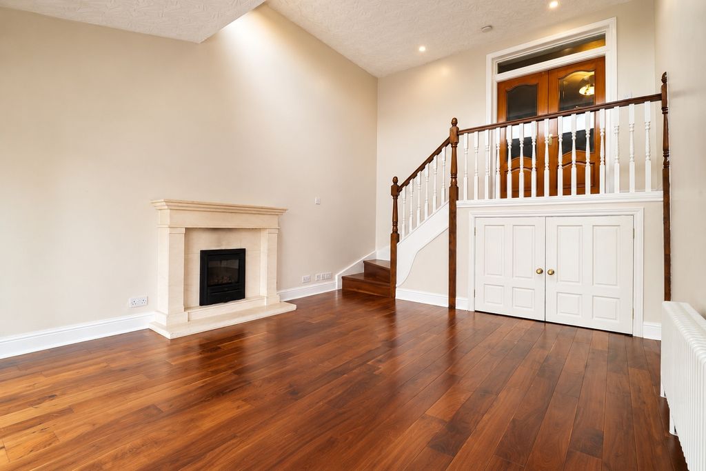 Property photo 2 of 30