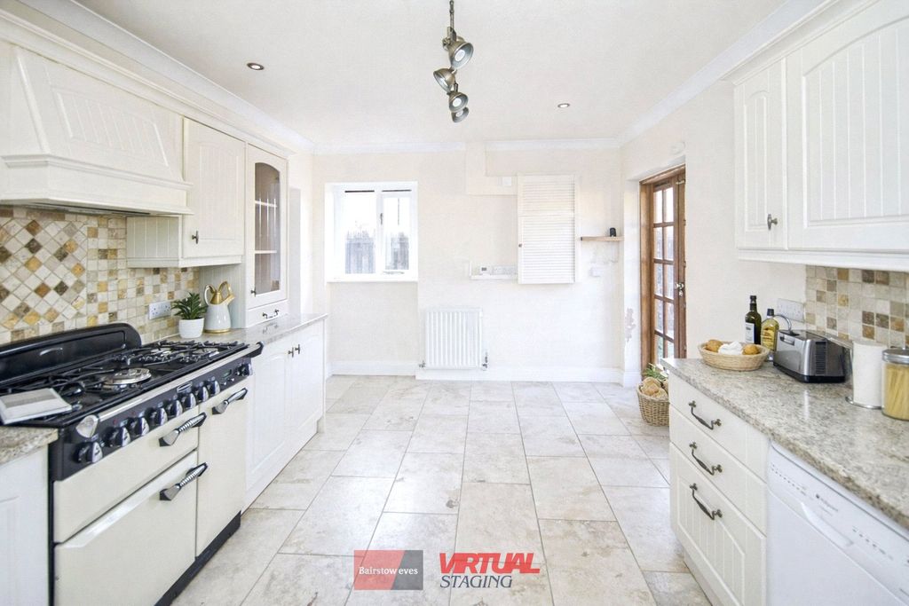 Property photo 2 of 21 Picture No. 32