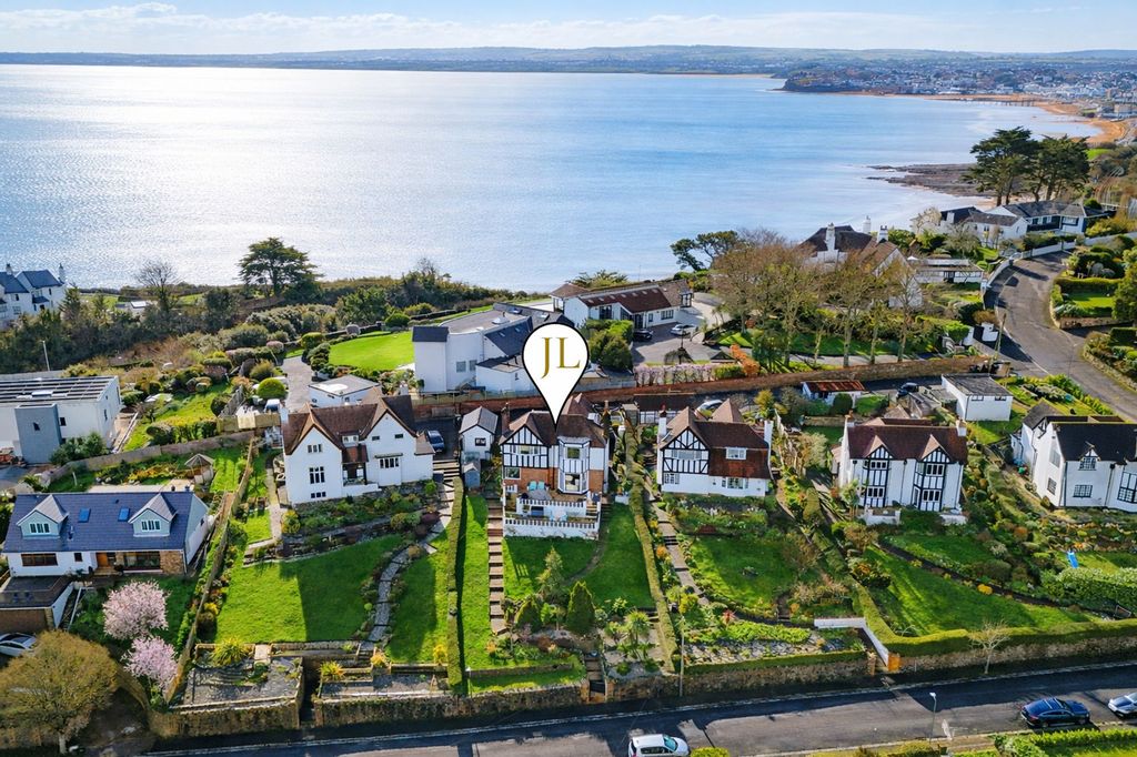 Property photo 2 of 40