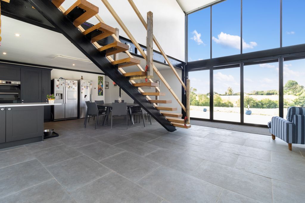 Property photo 2 of 12 Img_4020