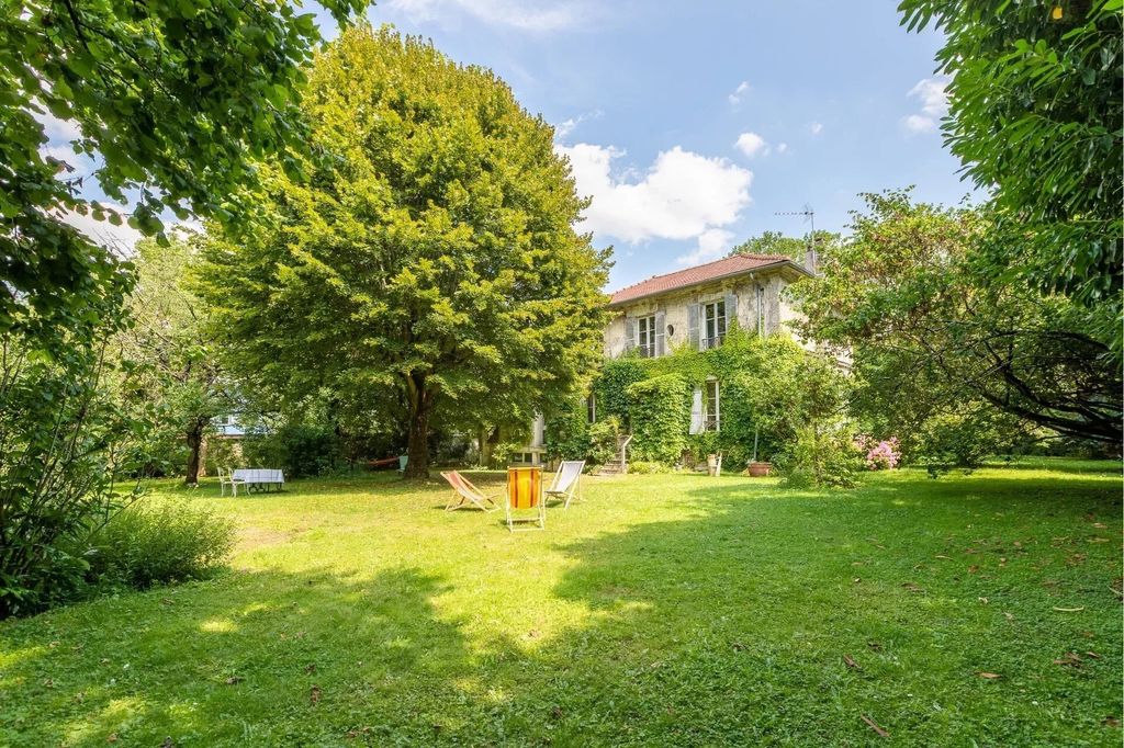 Property photo 1 of 12 House In Bagneux Not To Be Missed