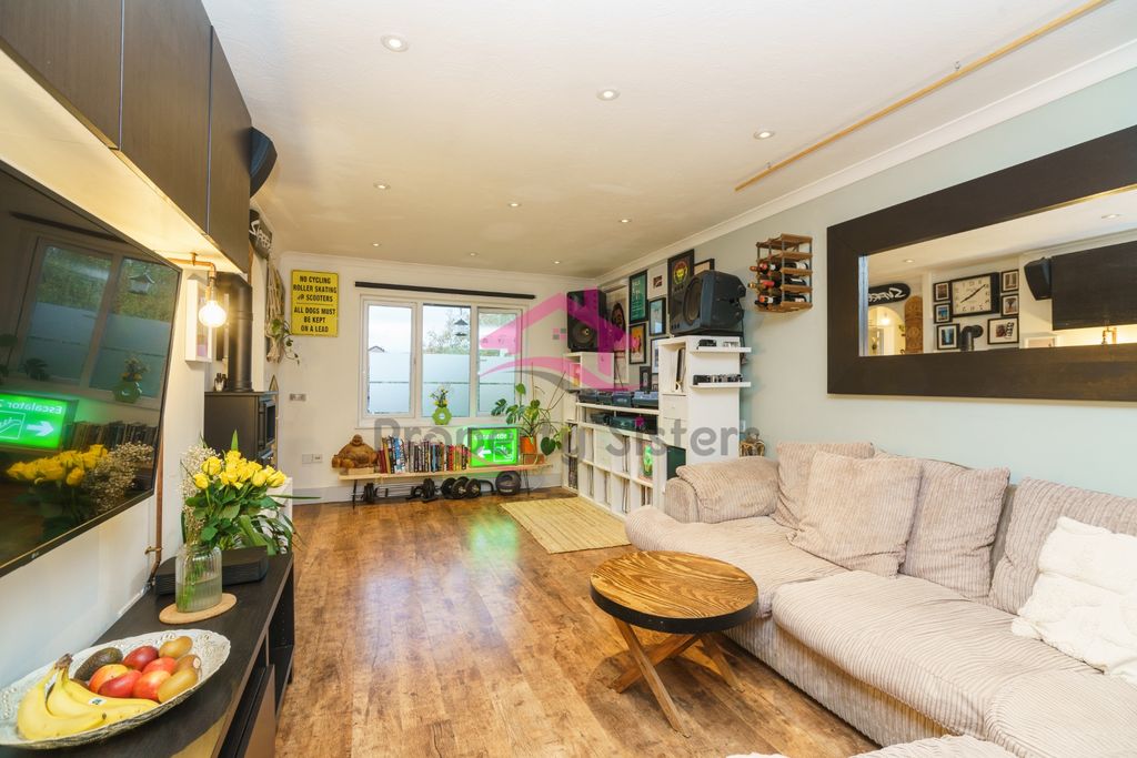 Property photo 2 of 11 Photo 2