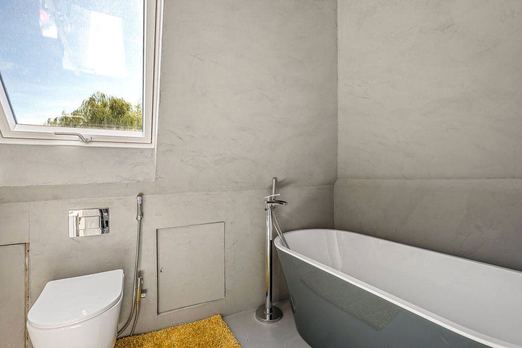 Additional image 4 of 5 bed detached house to rentWaggon Road, Barnet EN4